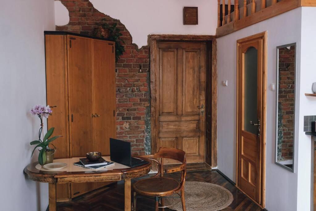Vista Studio Brasov In The Heart Of The Old City Center Exterior foto